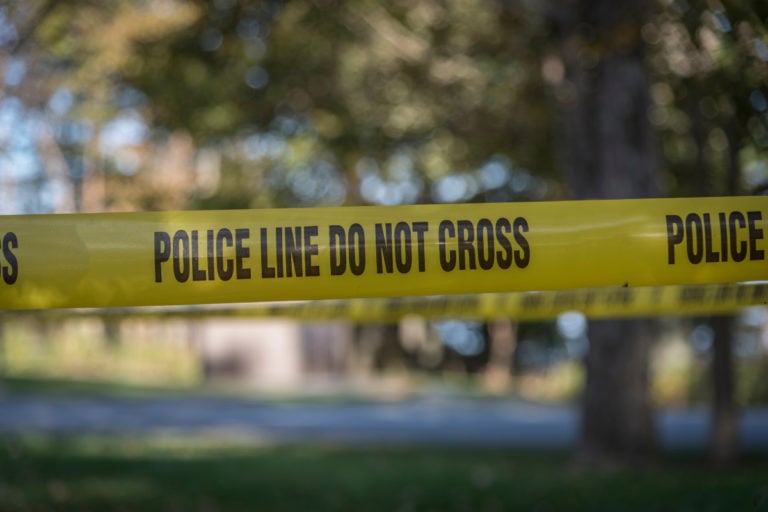 Tiroteo dejó dos oficiales heridos y a un K-9 y al pistolero muertos