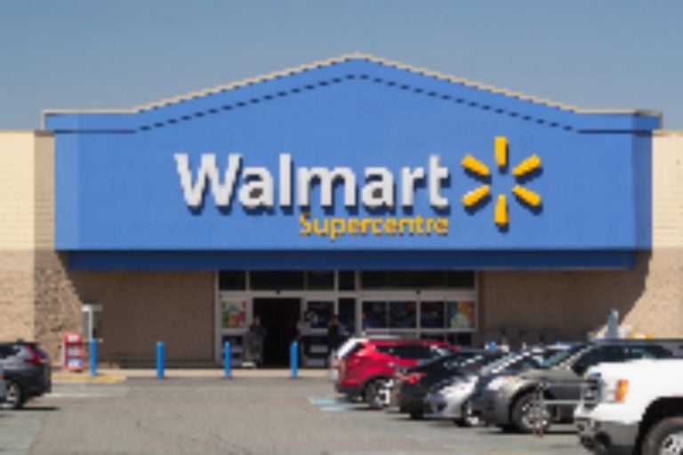 Se desata pelea por paquete de carne en Walmart