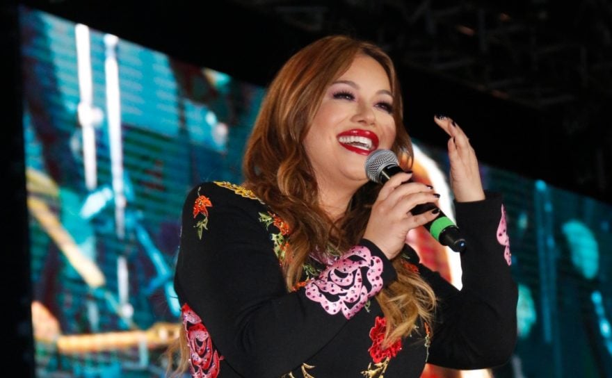 Chiquis Rivera da golpe bajo a su familia con foto de Jenni Rivera y contundente mensaje