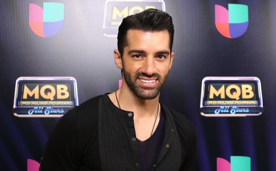 Toni Costa desde sus vacaciones manda señales de que sigue sufriendo por Adamari López