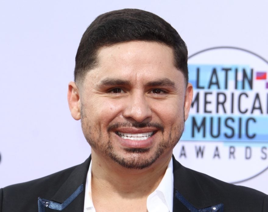 Aparece video de Larry Hernández con mujer y levanta sospechas