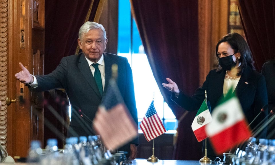 Kamala Harris es criticada por no visitar la frontera en su viaje a México featured image