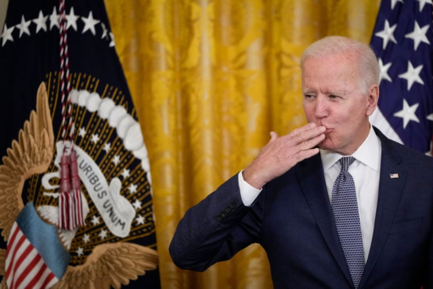 Aseguran que Biden considera suspender el Título 42