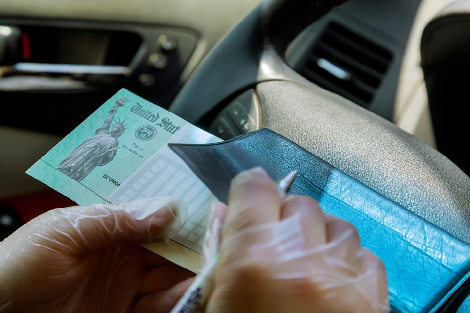 IRS advierte que algunos recibirán más dinero que otros del Crédito mensual por hijos featured image