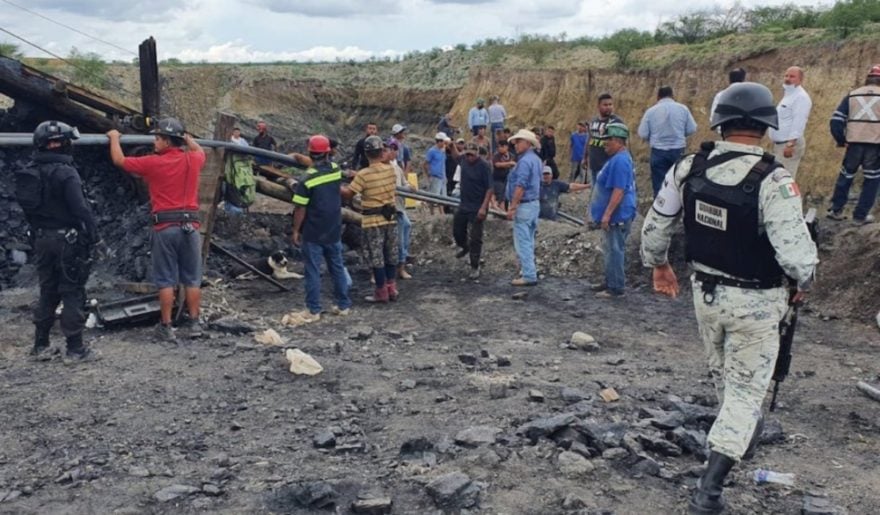 Mineros quedan atrapados en mina al colapsarse al norte de México