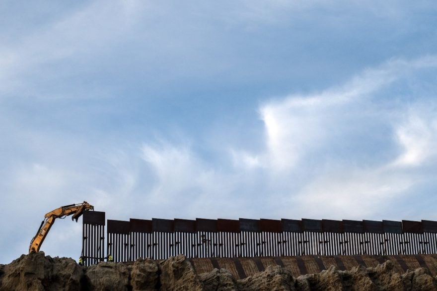 Advierten que temporada de huracanes pueda afectar hasta el muro de Trump