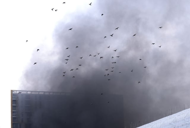 Gran explosión e incendio estremecen estación del metro en Londres