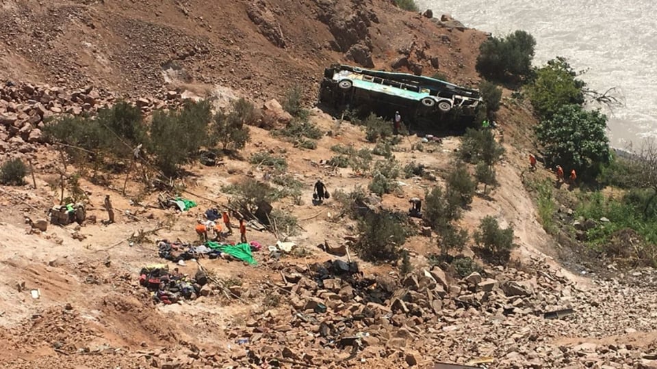 Autobús cayó por un barranco y dejó 27 muertos, confirman autoridades featured image