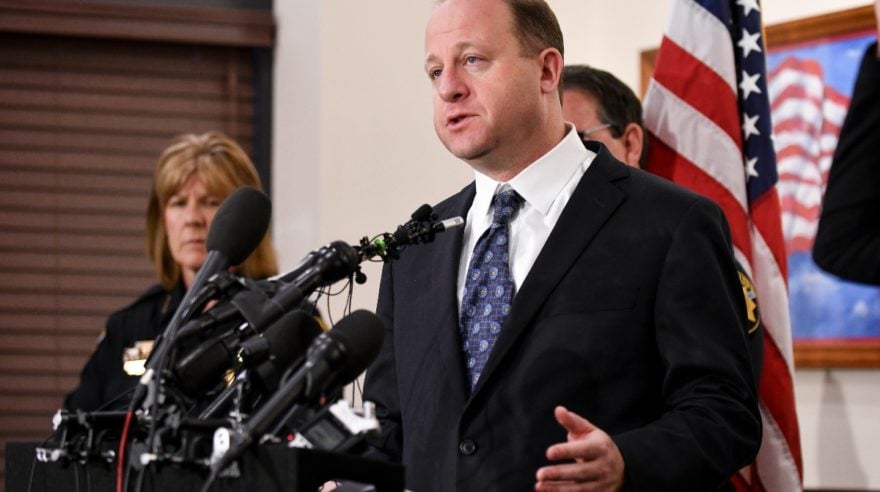 Buena noticia para inmigrantes en Colorado: Gobernador firma 5 leyes a favor