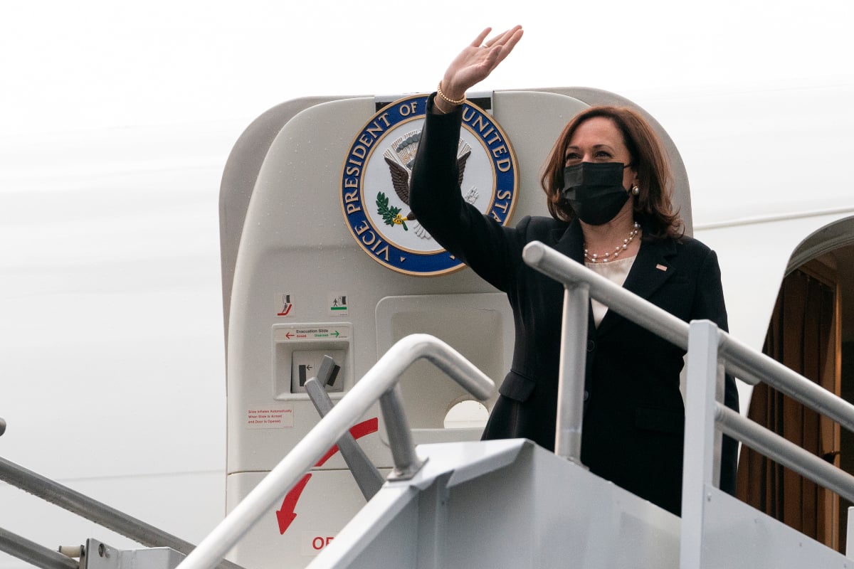 Empleados acusan de maltrato a Kamala Harris