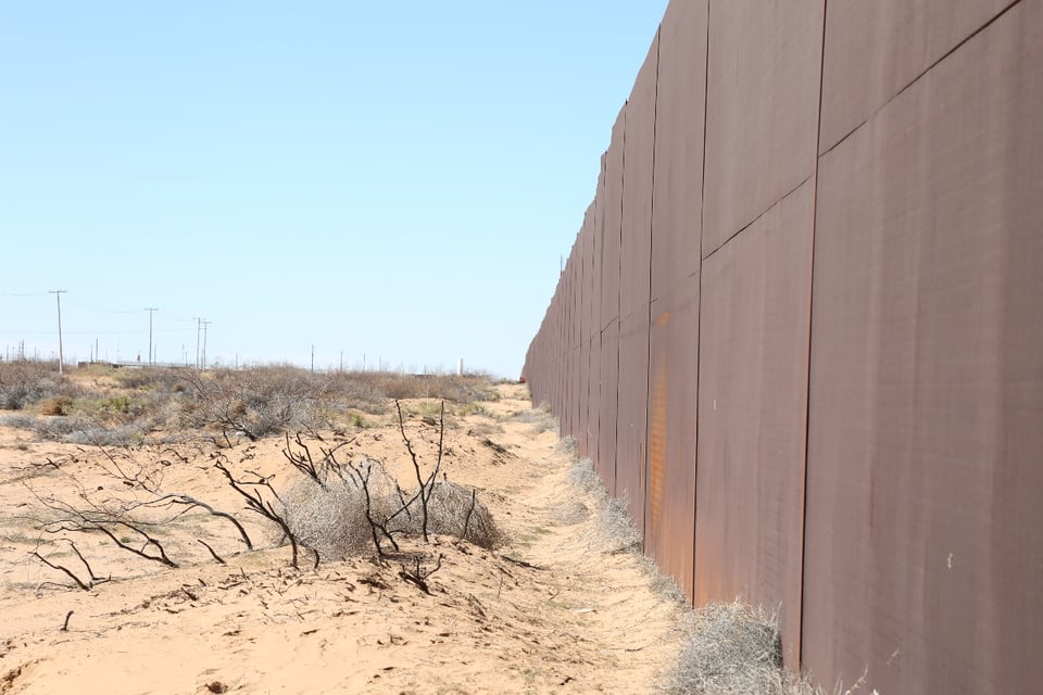 Biden hace trabajos en muro Trump