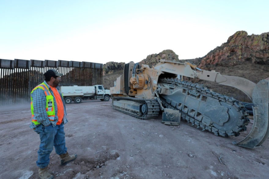 Gobernador de Texas anuncia que construirá un muro fronterizo