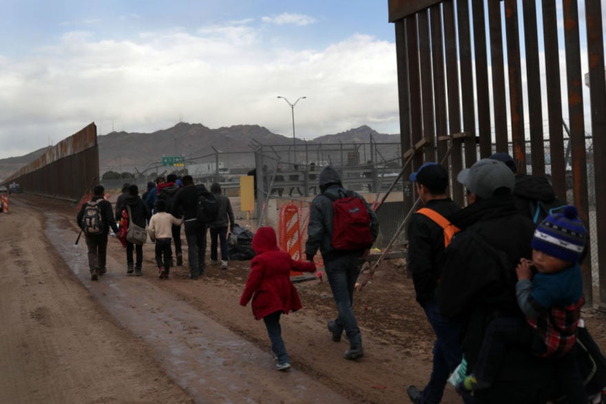 ICE libera a miles de inmigrantes sin siquiera tener cita en Corte