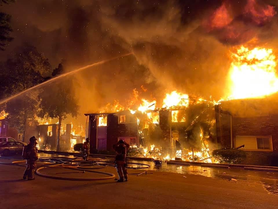 incendio en DeKalb