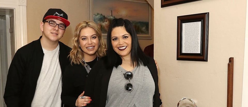 Johnny Rivera, hijo menor de Jenny Rivera, dice que tiene nuevo trabajo en El Gordo y la Flaca featured image