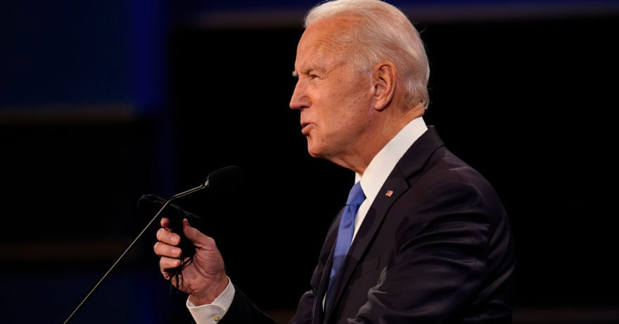 Biden permitirá desviar fondos del rescate a medidas de control de armas