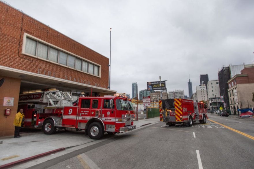 Tiroteo en estación de bomberos de Los Ángeles deja saldo mortal