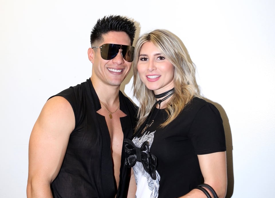 «Vieja irresponsable». La esposa de Chyno Miranda revela que tuvo COVID-19 y la critican (VIDEO)