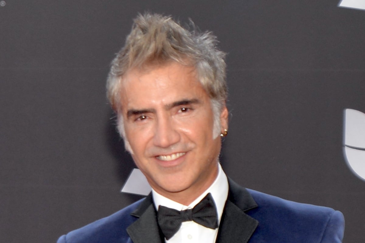 ¡Parece mameluco! El atuendo criticado que vale más de 1300 dólares de Alejandro Fernández (FOTOS)