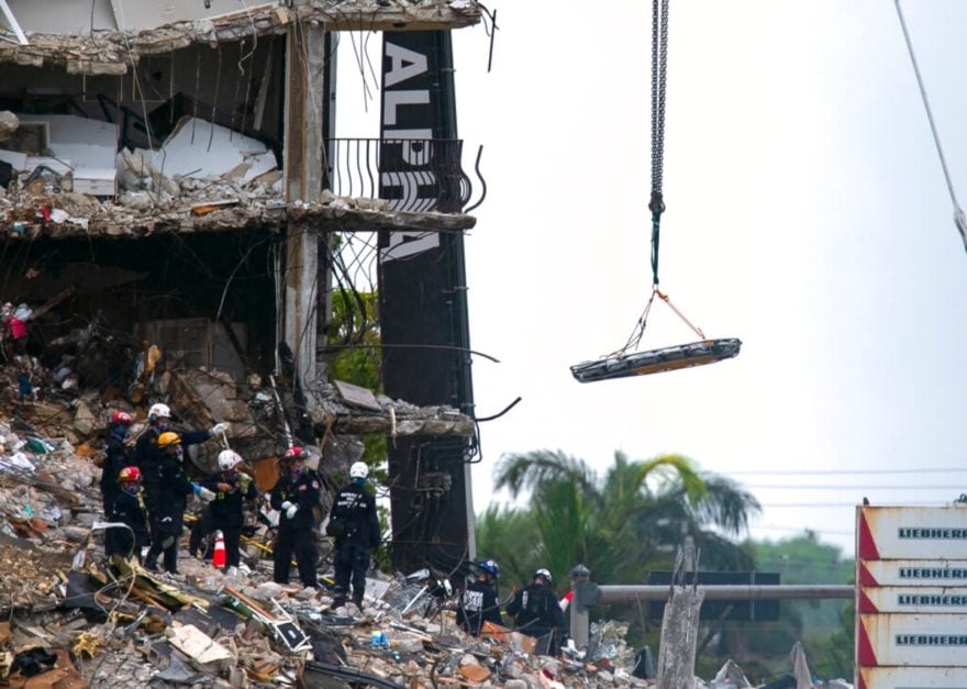 Sube a 24 la cifra de muertos tras derrumbe de edificio en Miami; llevan recaudados 26 mil dólares para niña fallecida
