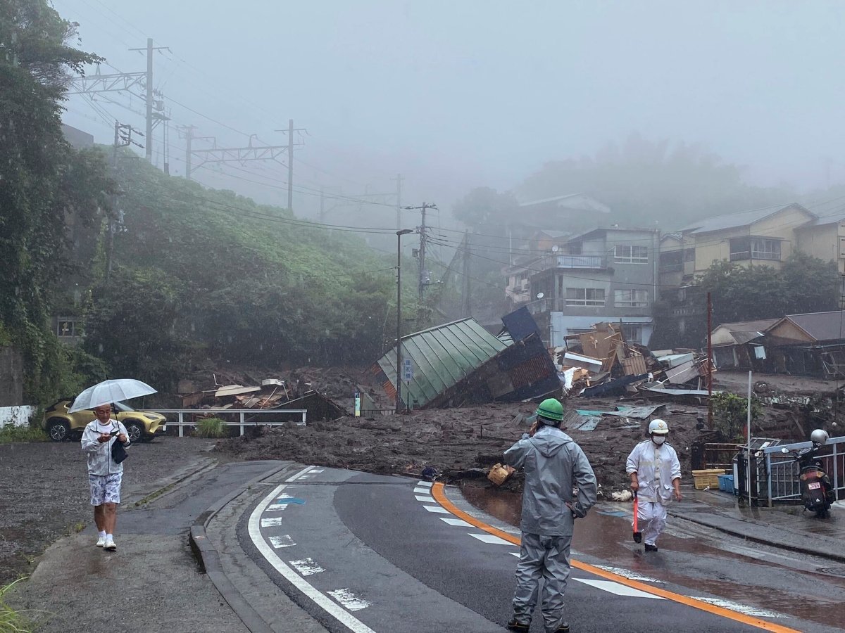 Deslave en Japón: al menos 19 desaparecidos, casas enterradas y autos inundados