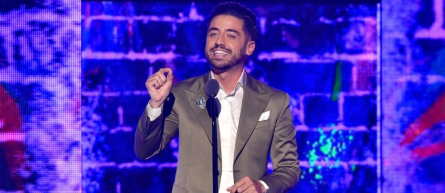Alarma en Univisión: Borja Voces confirma que tiene COVID-19 tras conducir Premios Juventud (VIDEO)