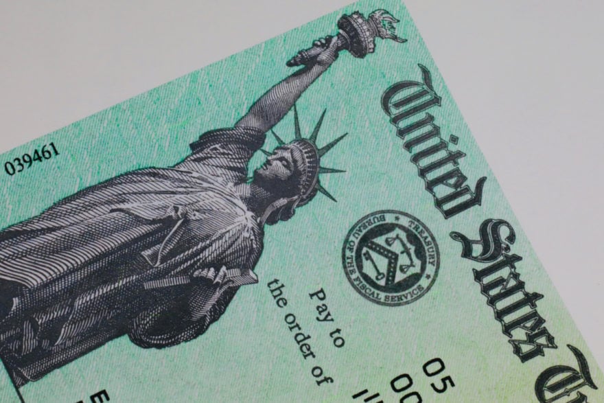 Cheque de $1,000 dólares será enviado a maestros y socorristas