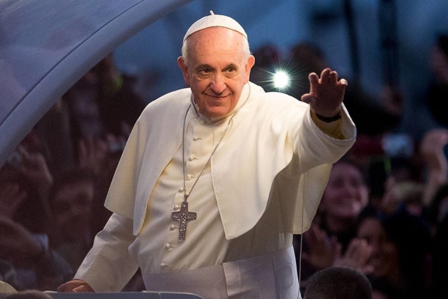 Papa Francisco permanecerá 7 días hospitalizado luego de que le extirparan mitad del colon