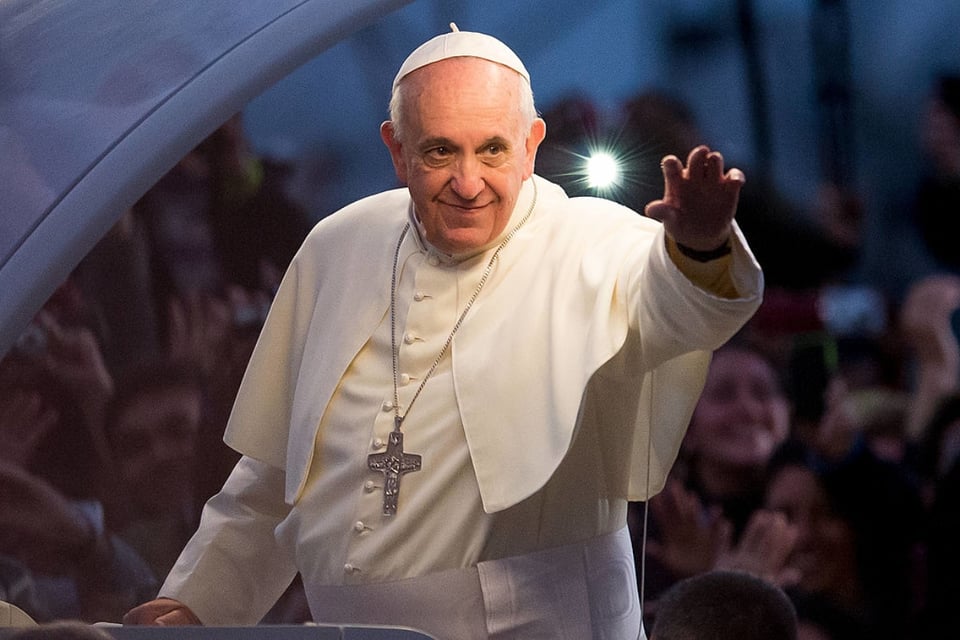 Papa Francisco permanecerá 7 días hospitalizado luego de que le extirparan mitad del colon
