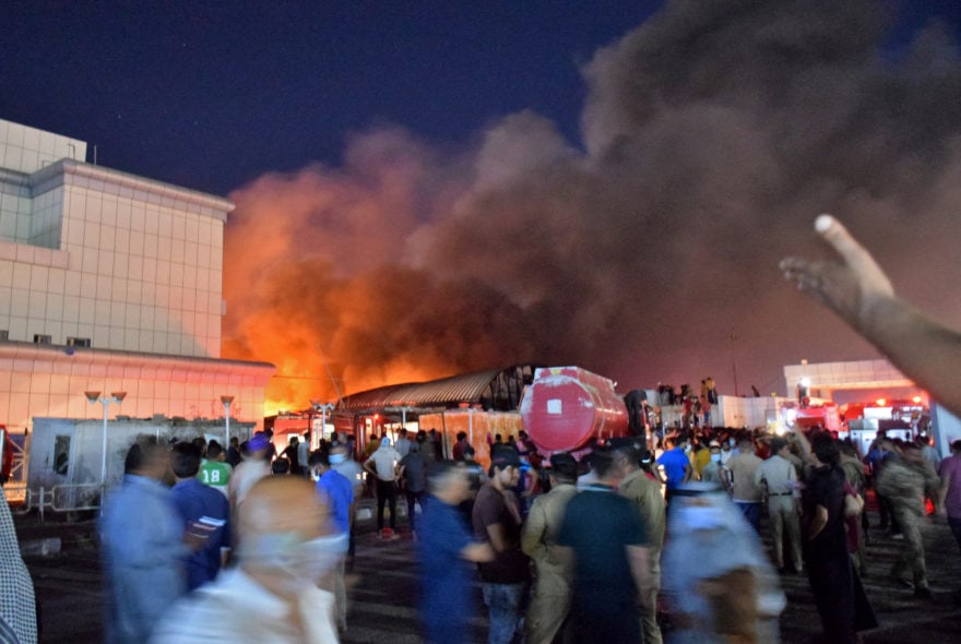 Incendio en hospital para pacientes de covid, deja 64 muertos en Irak (VIDEO)