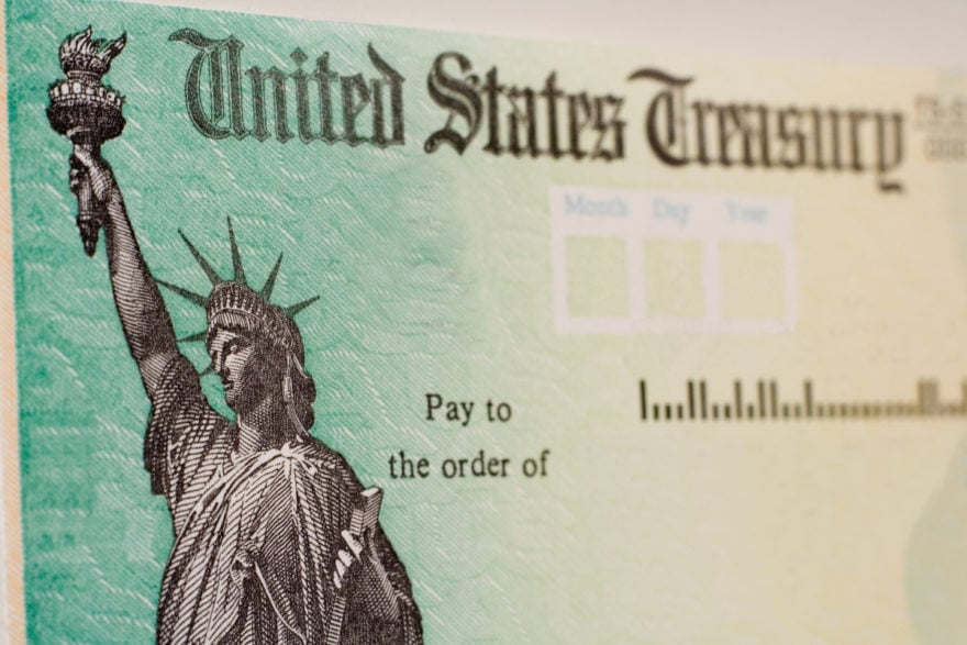 IRS envía cheques por reembolso de hasta $10,200 dólares