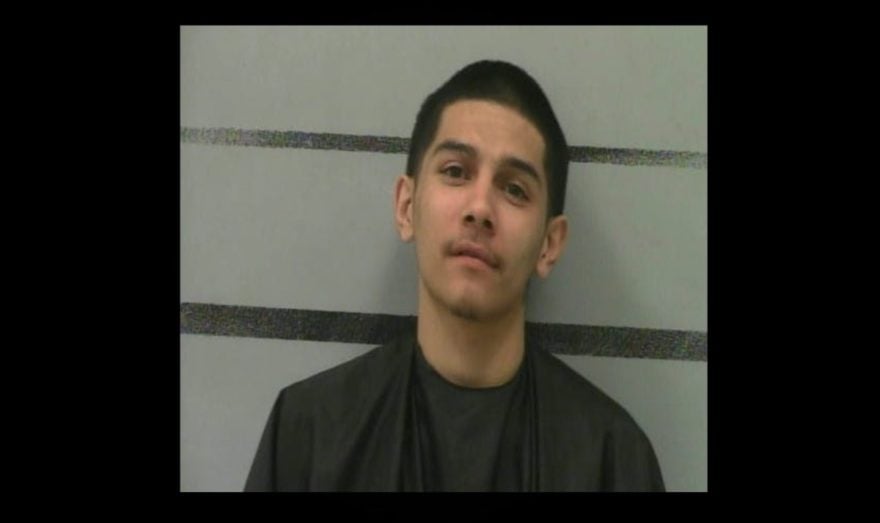 Joshua Tyler García es acusado de un homicidio y de atacar a un policía (FOTOS)