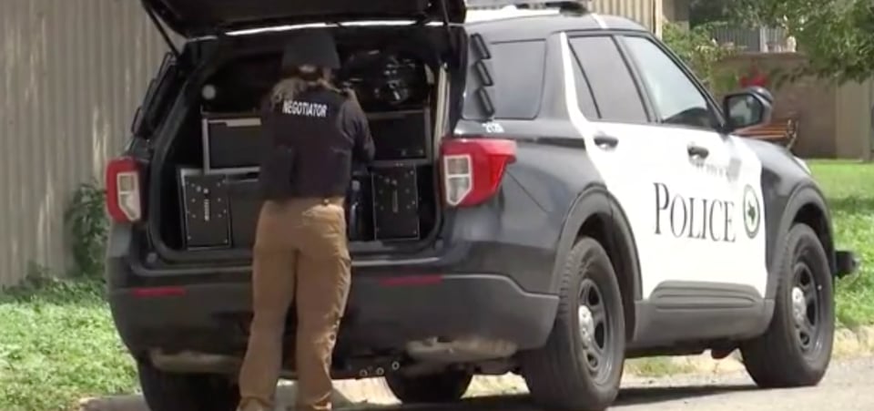 ÚLTIMA HORA: Tiroteo en Texas deja a un policía muerto y tres heridos featured image