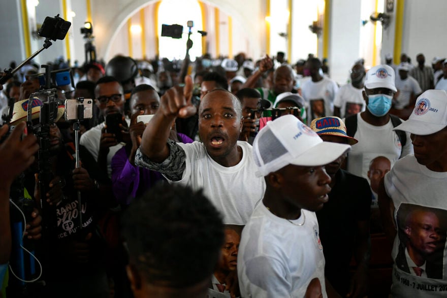 Evacúan funeral de presidente haitiano asesinado por disparos