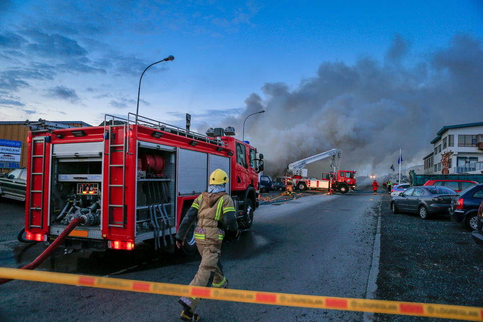 Reportan gran incendio en una estación eléctrica en Houston featured image