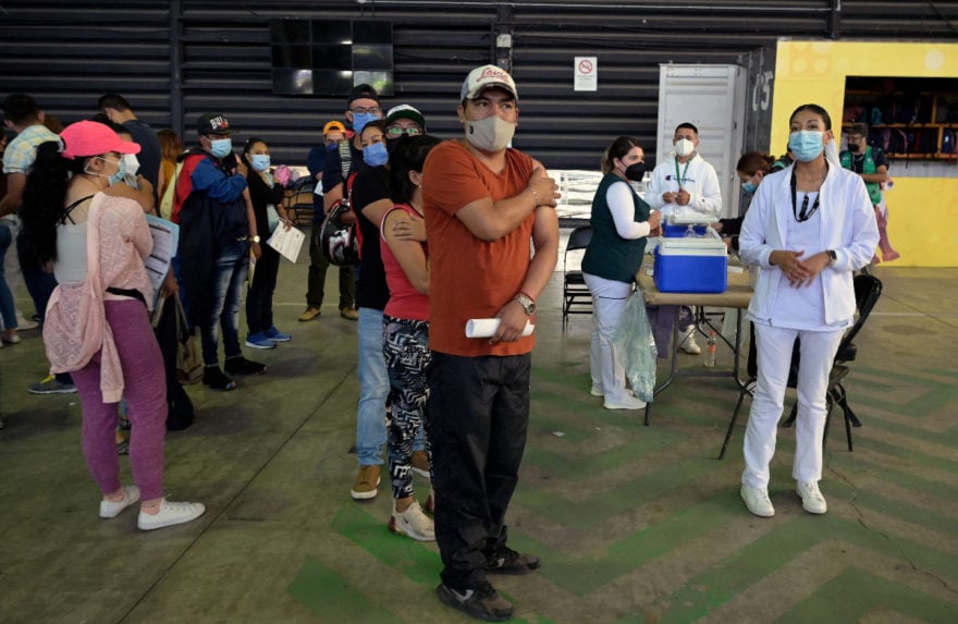 Estados Unidos emite alerta de viaje para no ir a México por covid y violencia