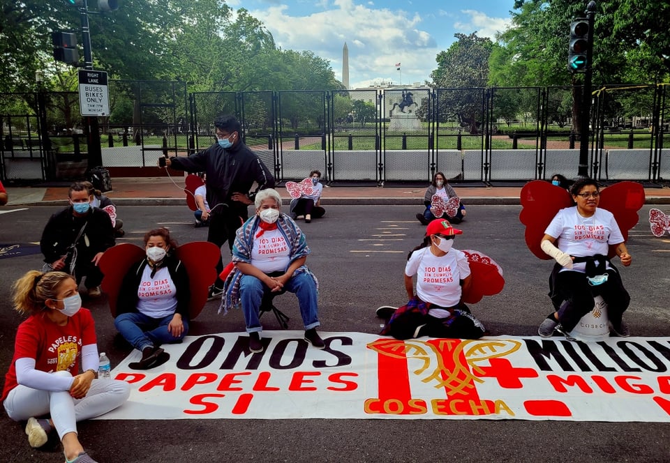 Mala noticia: Juez de Texas falla en contra de DACA y ordena suspender nuevos permisos
