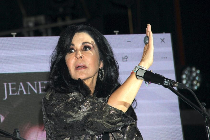 María Conchita Alonso llama ignorante a Pepe Aguilar por pedir a sus empleados que se vacunen contra el COVID