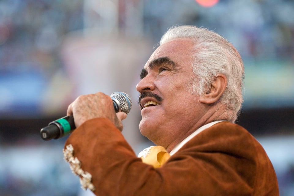 Vidente asegura que Vicente Fernández está más grave de lo que dicen