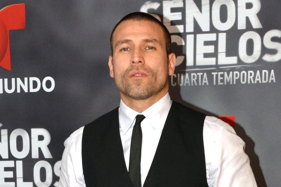 Aparece irreconocible Rafael Amaya: Fanáticas sorprendidas