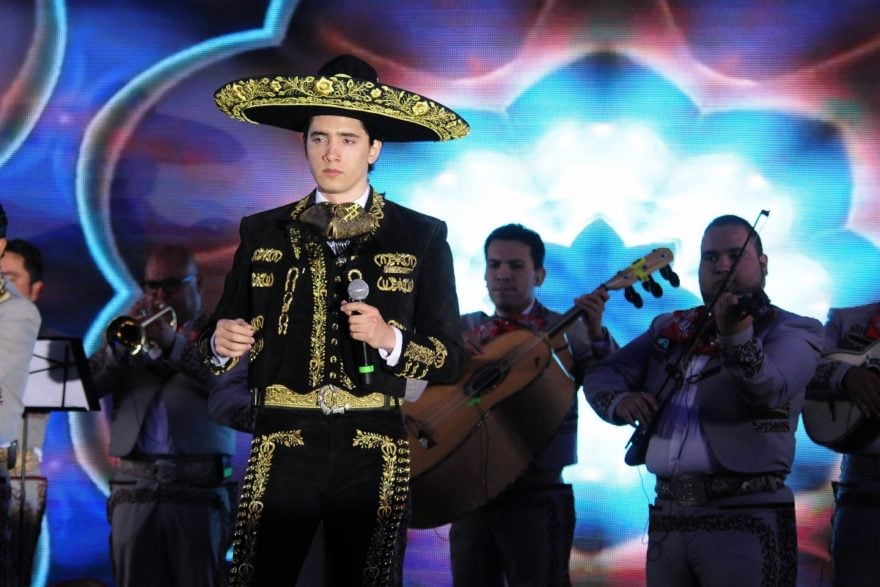 Nieto de Vicente Fernández preocupa a sus seguidores por mensaje que le dedica a su abuelo