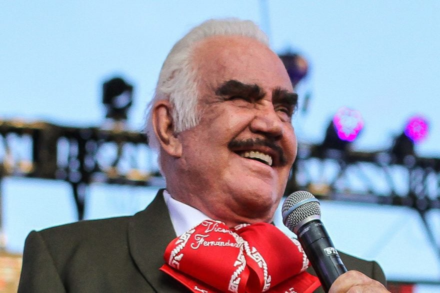 Aseguran que la salud de Vicente Fernández está mejorando
