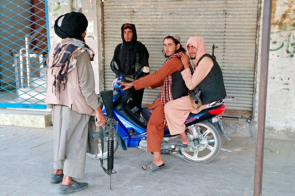 Talibanes toman Ghazni, la décima ciudad en Afganistán featured image