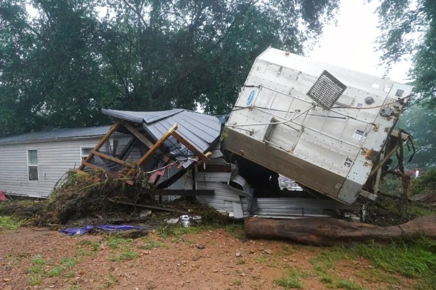 Inundaciones de Tennessee causan la muerte de bebés mellizos y 13 personas más
