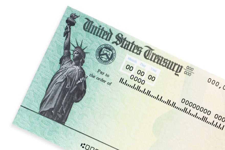 Presentan ley para otorgar cheques mensuales de $1,200 dólares