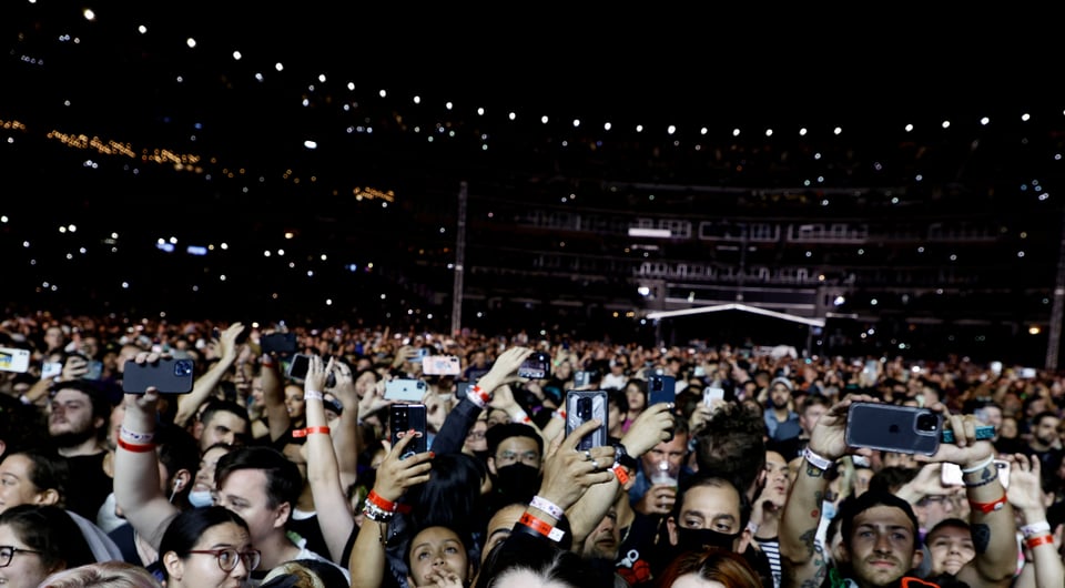 Hombre atenta contra mujer en concierto de Paco Barrón y sus Norteños Clan