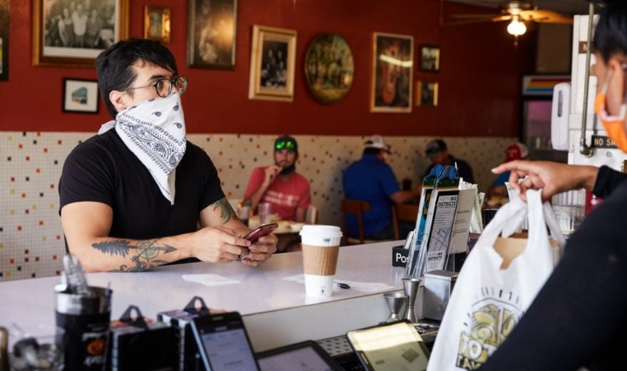 Pedirán prueba de vacunación para entrar a bares, restaurantes y gimnasios en Nueva York
