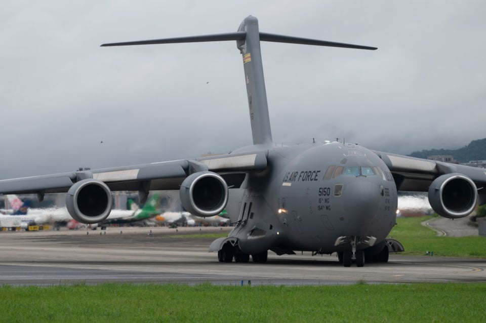 Impresionante foto muestra a más de 600 afganos dentro de un avión de EEUU para huir de Afganistán featured image