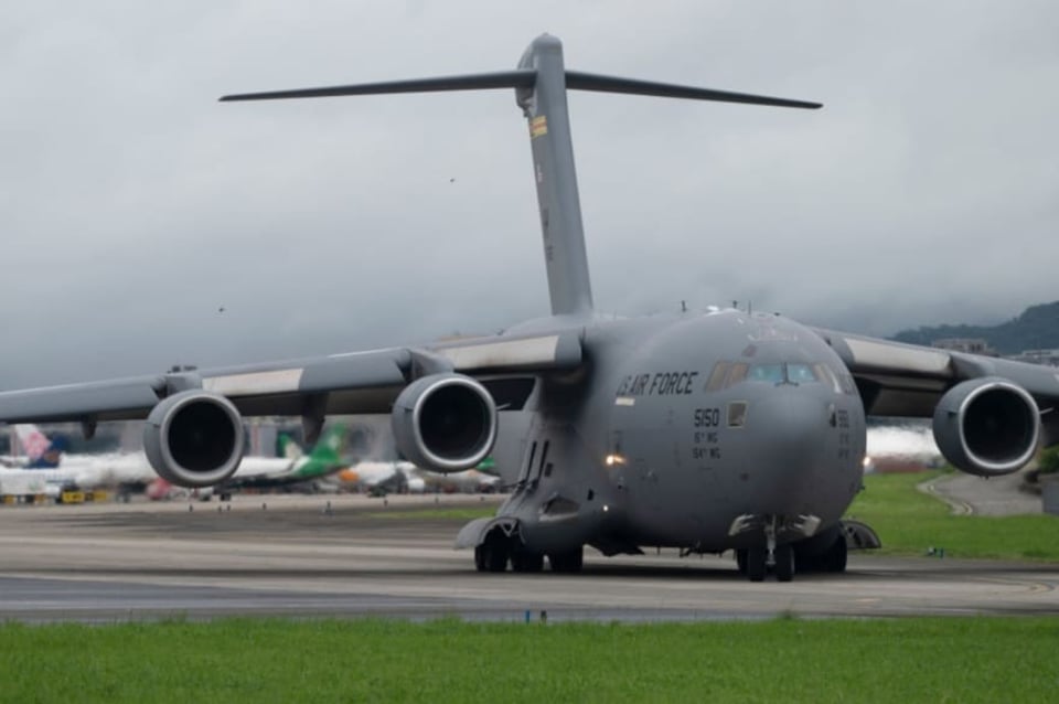 Futbolista afgano muere en avión al intentar huir del aeropuerto de Kabul