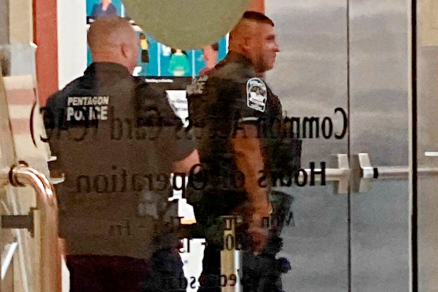 Confirman un policía muerto tras tiroteo en el Pentágono